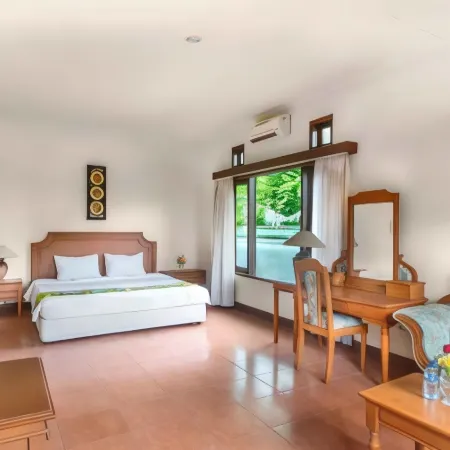 Dewi Sinta Hotel and Restaurant Отели рядом с достопримечательностью «Пляж Кедунгу»
