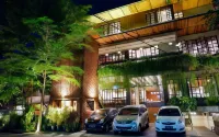 Triple Seven Bed and Breakfast Hotel dekat Borma Toserba Dakota