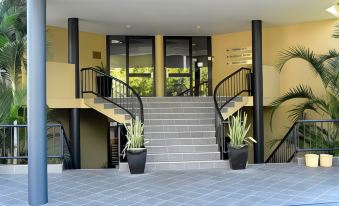 Mt Ommaney Hotel Apartments