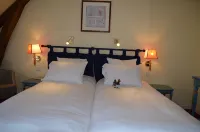 Logis Hôtel Auberge du Cheval Blanc Hotels in La Ferté-Saint-Aubin