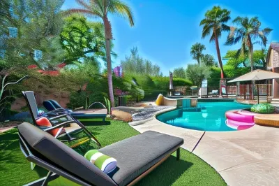 Casa Serenity - Luxury Living w Pool & Jacuzzi Hotels near Shields Date Garden