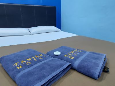 OYO 90937 Tanjak Hotel
