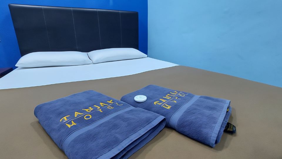 OYO 90937 Tanjak Hotel