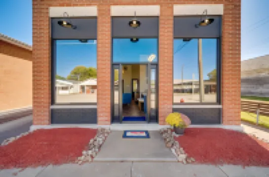 Idyllic Biggsville Vacation Rental: 10 Mi to River فنادق في 