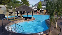 Commodore Resort - 3-Star