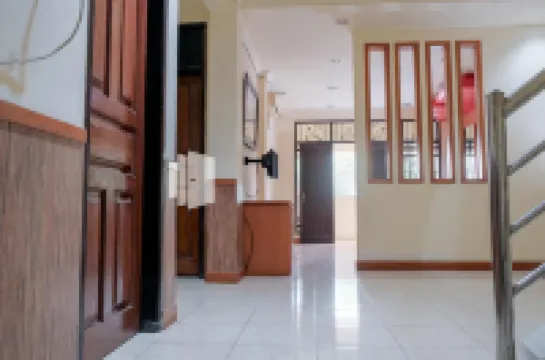 Vandhela Homestay Syariah 2 Mitra RedDoorz Hotels in Gayungan