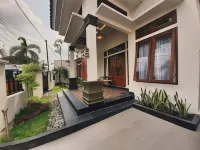 Griya Endika Syariah Hotels in Kraton