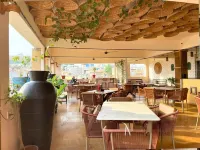 Jaisalmer Hostel Crowd
