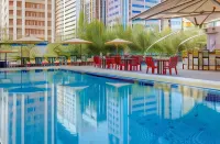 Novel Hotel City Center - ที่มีสระว่ายน้ำ