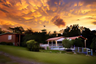 Vista Alegre Natural Resort - Bungalows Hoteles cerca de Estancia Familia Almada.