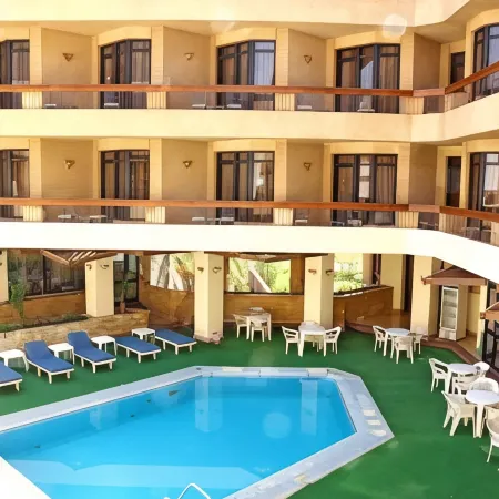 Gaddis Hotel, Suites and Apartments
