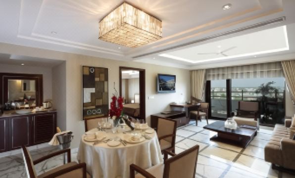 5. 제이피 바산트 ..