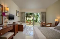 Vantaris Palace Hotels in Kavros