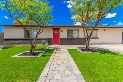 Walking distance to a family recreation park 5 minutes to shopping centers Hotels in Maryvale
