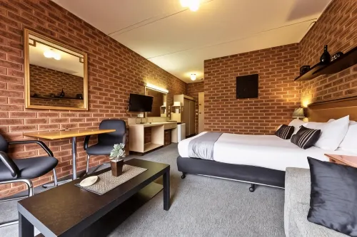 Central Yarrawonga Motor Inn - Motels