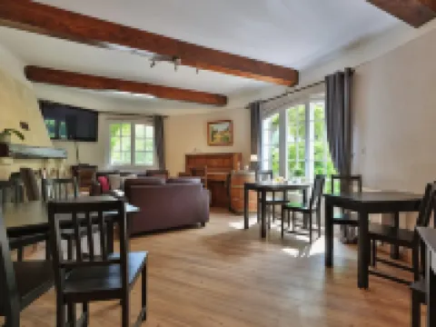 Logis Hôtel Castel Mouisson Hotels in Barbentane