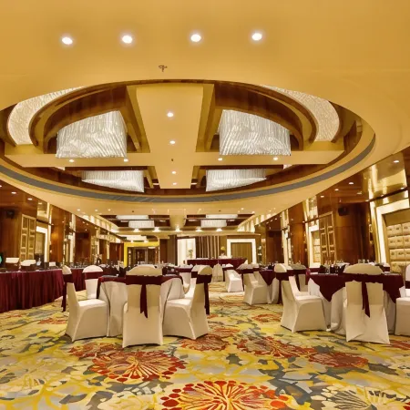 Regenta Central the Crystal Kanpur,