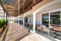 Avenue Deluxe Hotel