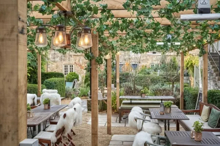 The Methuen Arms Отели в г. Коршам