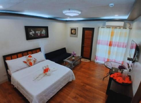 Three M's Hotel and Restaurant