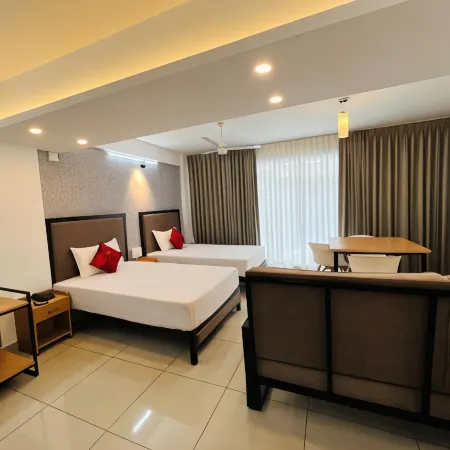 The White Orchid Luxury Service Apartments Отели рядом с достопримечательностью «Больница «Астер-Медсити»»