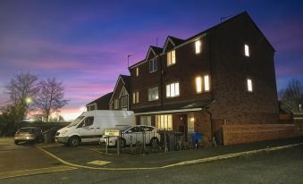 Warrington Suites by Relax Stays