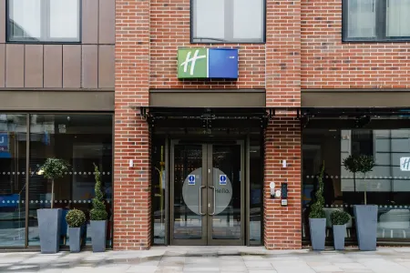 Holiday Inn Express Liverpool - Central Отели рядом с достопримечательностью «Paul McCartney's Childhood Home»