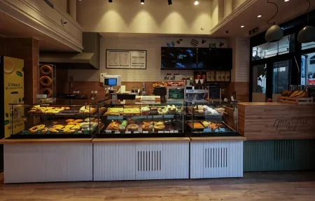 Metropole Hotel Отели рядом с достопримечательностью «Лимасол Спортинг Центр»