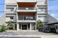 RedDoorz Syariah Near Universitas Negeri Malang Hotels in Lowokwaru