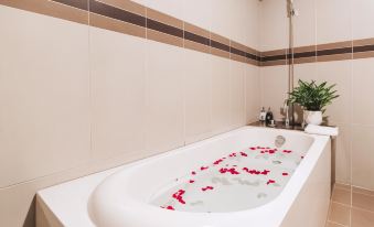 White Palace Thai Binh Hotel