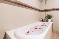White Palace Thai Binh Hotel