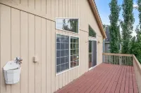 2 Bedroom 2 Bathroom Home Near Anchorage Golf Course and Zoo