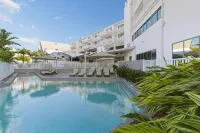 Airlie Beach Hotel - Beach