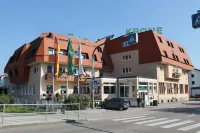 Hotel Krone فنادق في Bretten