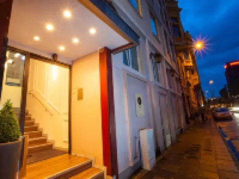 ไอเอ็นเอ โฮเทล รอยัล โรงแรมในโคโลญ