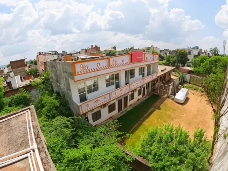 Karma Home Stay Отели рядом с достопримечательностью «Кандарья-Махадева»