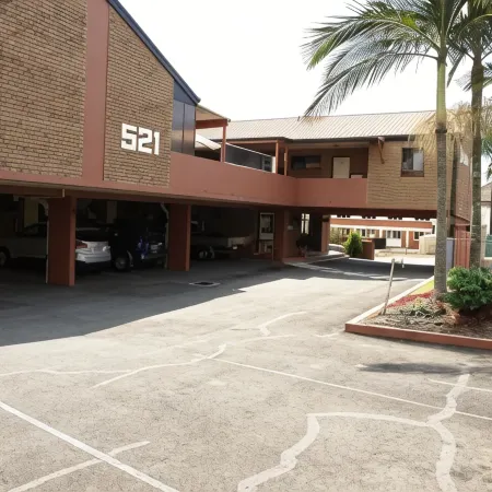 Lancaster Court Motel Отели в г. Аннерли