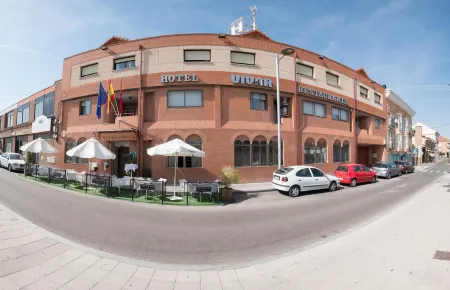 Hotel Vivar Отели рядом с достопримечательностью «Glorieta yuncos»