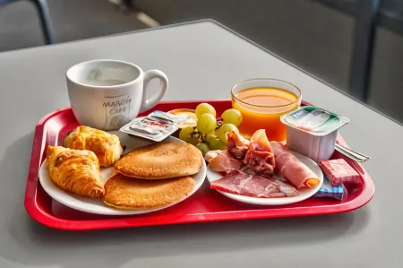 Adonis Hotel Bayonne Отели в г. Бриску