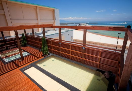 3. 하버 호텔 카이..