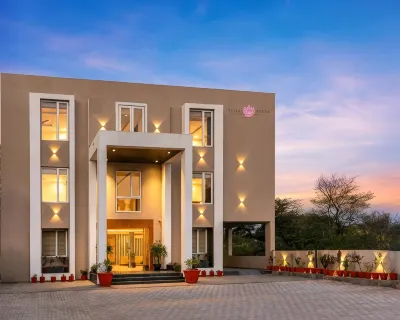 Seasons, A Boutique Hotel- Nearby Sajjangarh Biological Park Hotel dekat Sajjan Garh