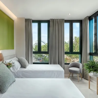Opera House Valencia B&B Hotels near Gulliver