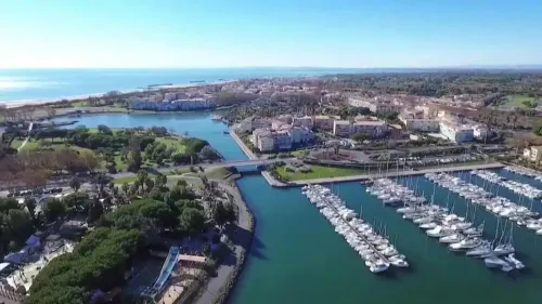 Very nice luxury apartment with pool in the marina