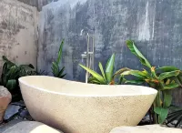 Uma Villa Manado - Hot Tub