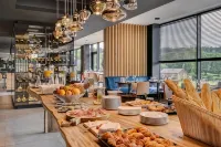 R Hotel Experiences - 4-Star