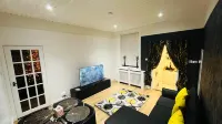 Ground Floor Entire Holiday Apartment - Self Checkin & Checkout - 公寓
