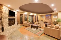 Ramada by Wyndham Cold Lake Các khách sạn ở Hồ Cold