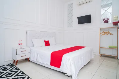 RedDoorz Syariah @ Aura Homestay Hotel a Ronowijayan