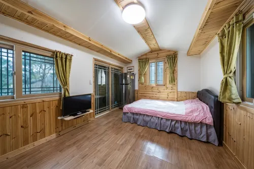 Yeoncheon Solnaeeum Tiny House