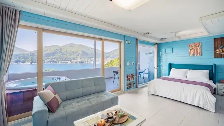 Arasol Pension Отели рядом с достопримечательностью «Hakdong Mongdol Beach»